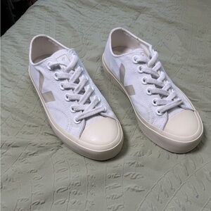VEJA Wata II Men’s Low White / Pierre Canvas Shoes Size 5